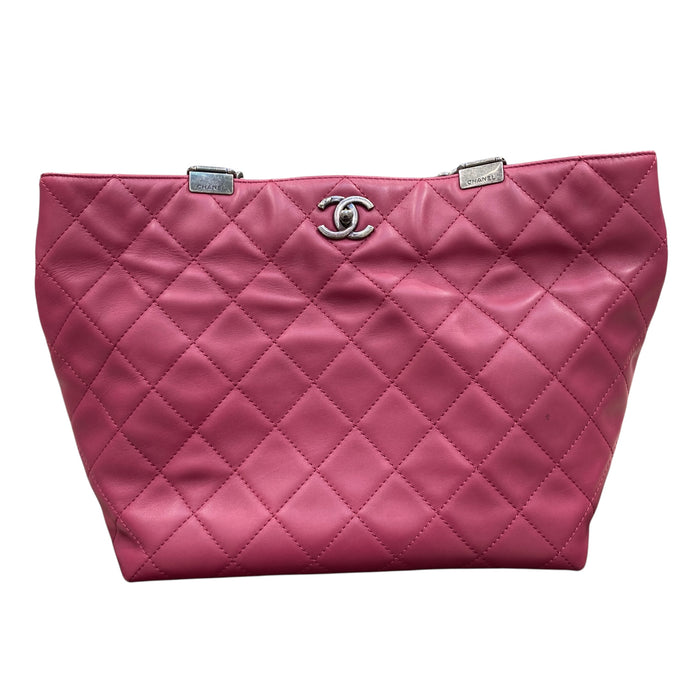 CHANEL 香奈兒 MATELASSÉ CHAIN TOTE 經典菱格紋鏈條托特包 桃紅色 小牛皮 銀扣