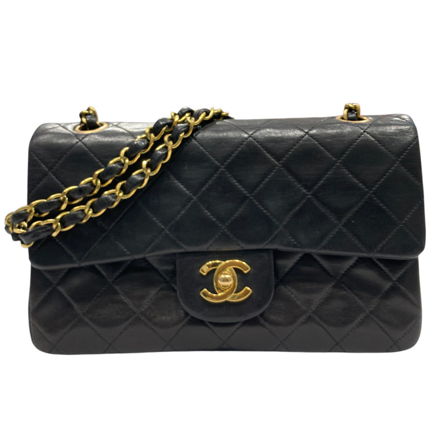 CHANEL 香奈兒 肩背包 MATELASSE 23 羊皮 黑色 金釦