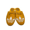 GUCCI 古馳 ADIDAS X GUCCI 聯名系列 SUEDE HORSEBIT MULES 馬銜扣穆勒鞋 麂皮 芥末黃