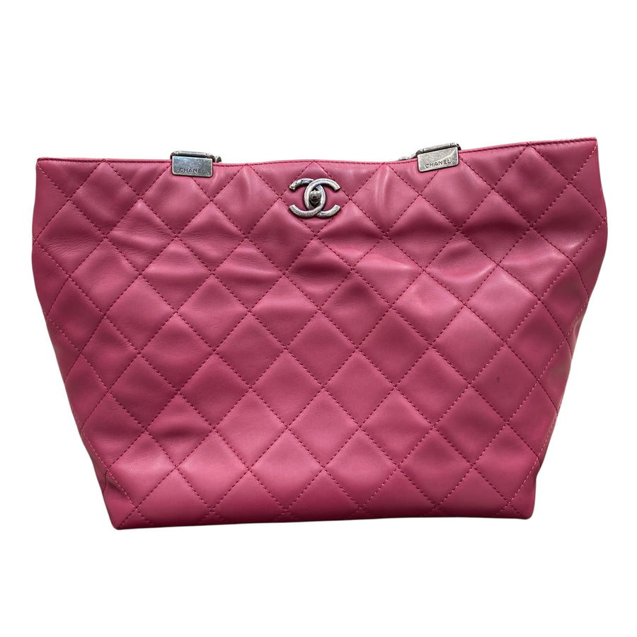 CHANEL 香奈兒  MATELASSÉ CHAIN TOTE 經典菱格紋鏈條托特包 桃紅色 小牛皮 銀扣