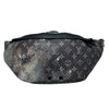 LOUIS VUITTON 路易威登 GALAXY DISCOVERY BUMBAG 星空銀河系列 季度限定漸層星空老花腰包 PVC帆布 棕黑色 黑釦