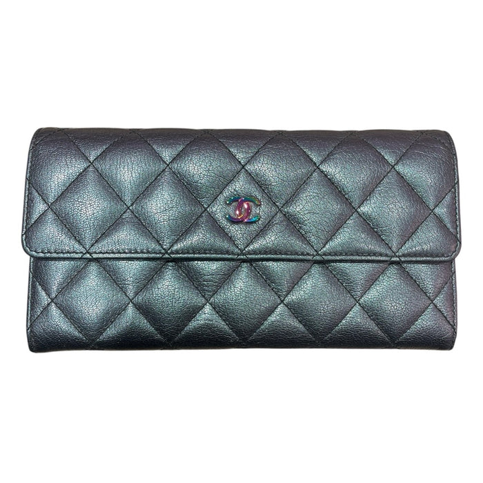 CHANEL 香奈兒 IRIDESCENT 幻彩長夾 山羊皮 紫綠幻彩 彩釦