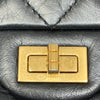 CHANEL 香奈兒 2.55 經典翻蓋側背包 油蠟小牛皮 黑色 金釦