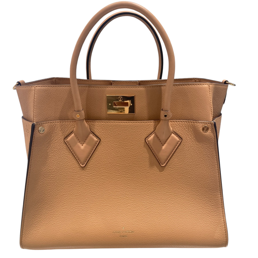 LOUIS VUITTON 路易威登 ON MY SIDE GM 奶茶色 皮革 金釦