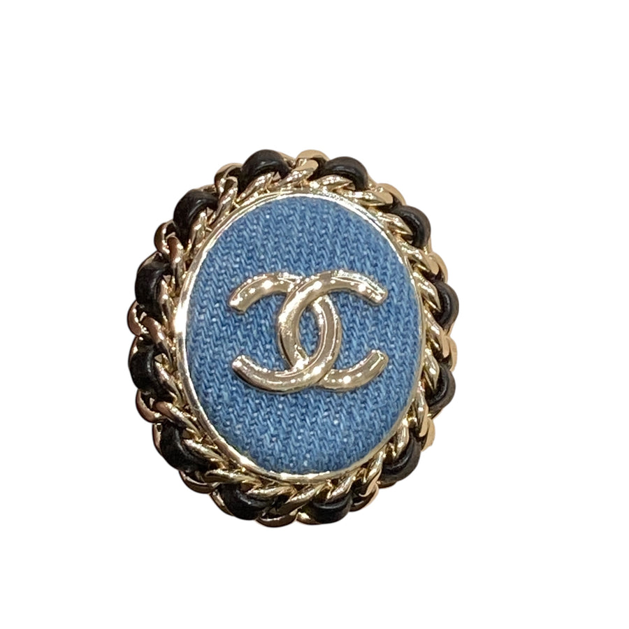 CHANEL 香奈兒 CC LOGO 單寧圓雙C皮穿鍊胸針  金釦