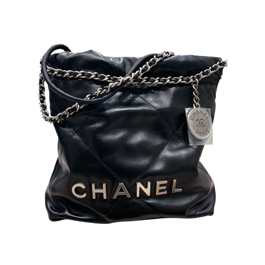 CHANEL 香奈兒 22 MINI 流浪側背包 亮面小牛皮 黑色 銀釦