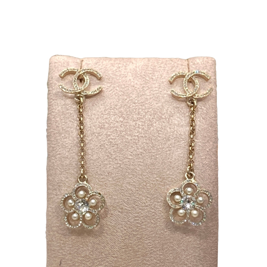CHANEL 香奈兒 ARRIVAL CRYSTAL PEARL CC EARRINGS 山茶花流蘇水鑽珍珠耳針 合金