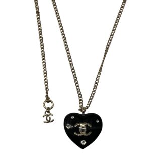 CHANEL<br>心型項鍊