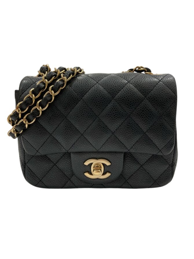 CHANEL<br>CLASSIC FLAP 17