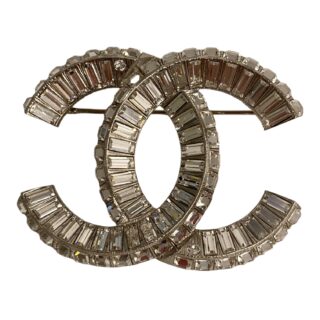 CHANEL<br>LOGO胸針
